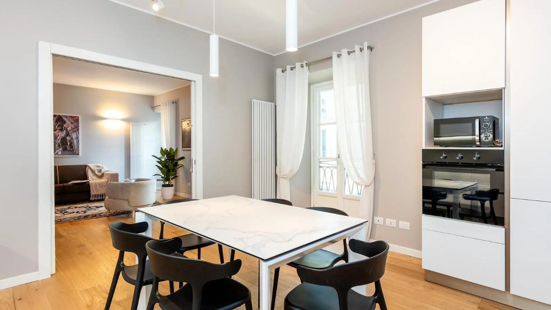 Luxurious & Spacious Flats In Duomo Milan 0*,