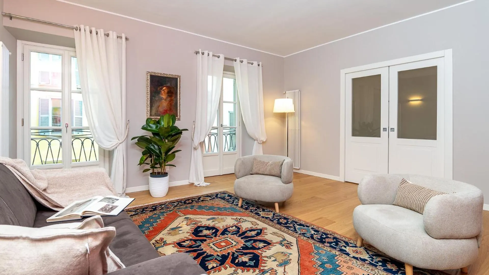 Apartment Luxurious & Spacious Flats In Duomo Milan