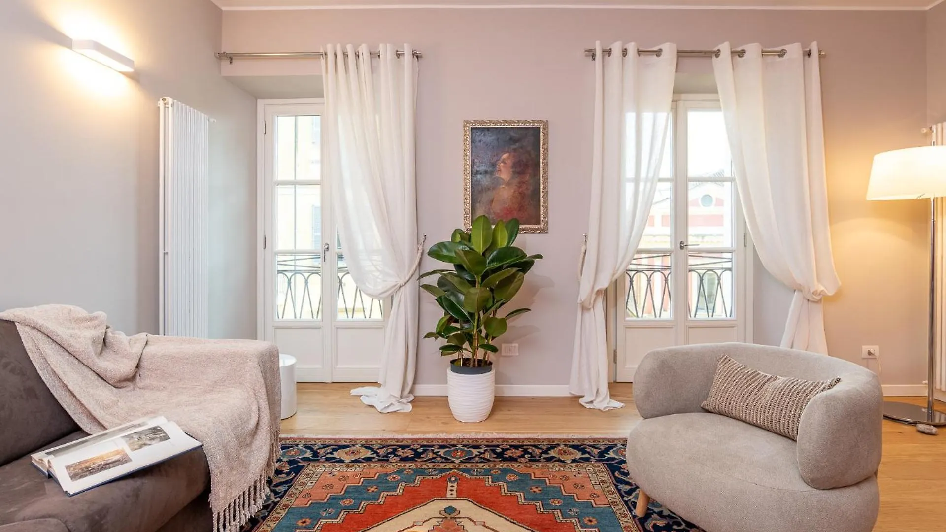 Luxurious & Spacious Flats In Duomo Milan Italy