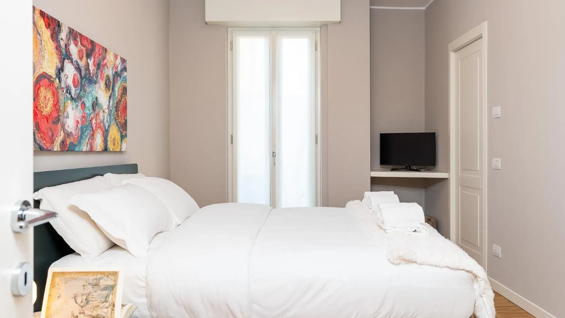 Apartment Luxurious & Spacious Flats In Duomo Milan Italy