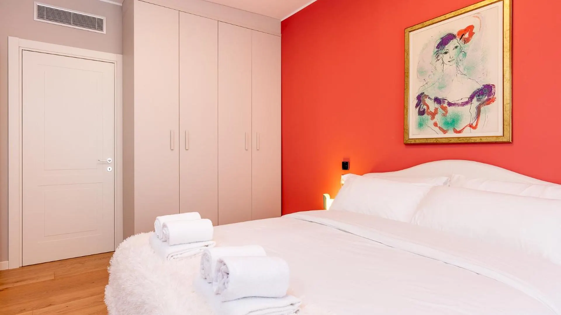 Apartment Luxurious & Spacious Flats In Duomo Milan