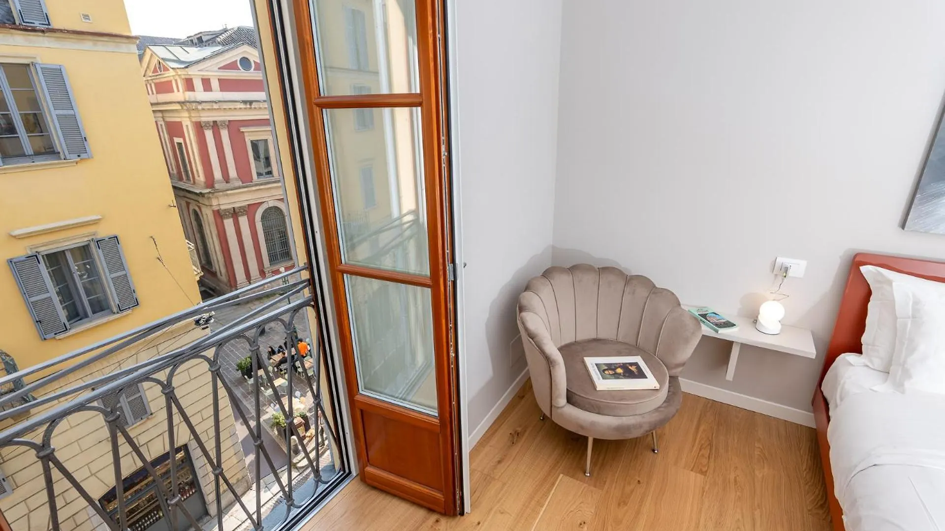 Luxurious & Spacious Flats In Duomo Milan Italy