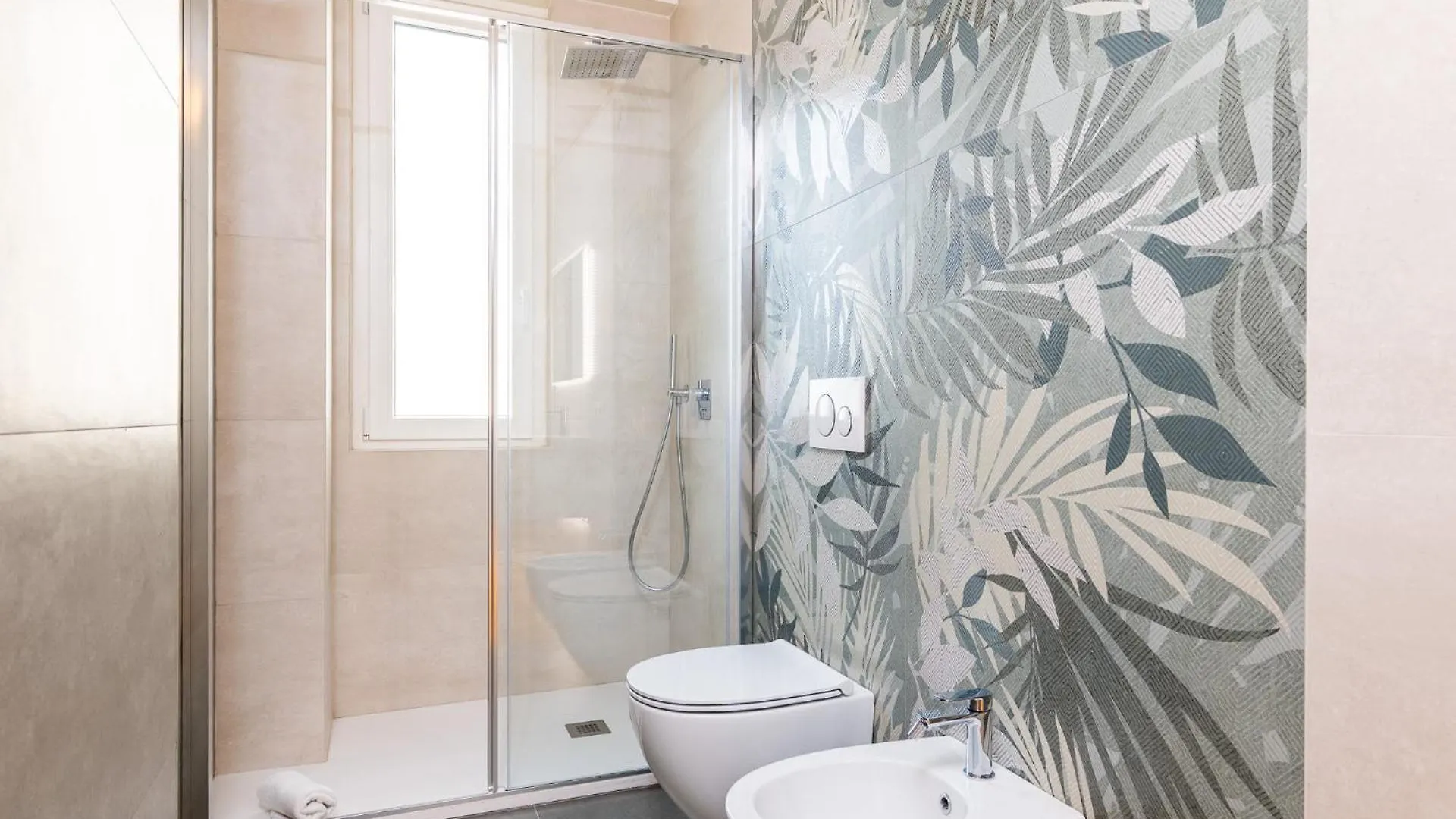 Luxurious & Spacious Flats In Duomo Milan 0*,  Italy