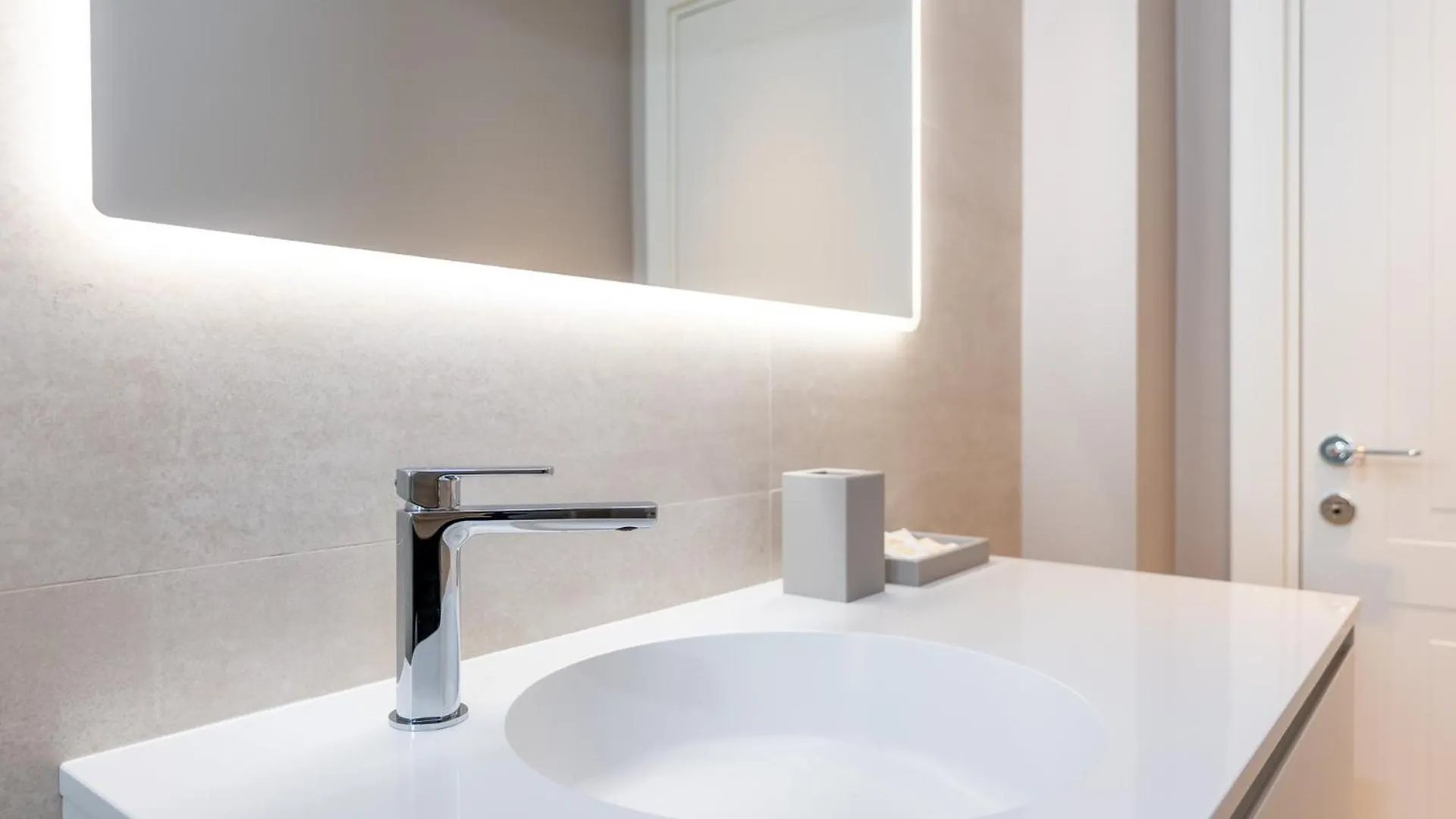 Apartment Luxurious & Spacious Flats In Duomo Milan