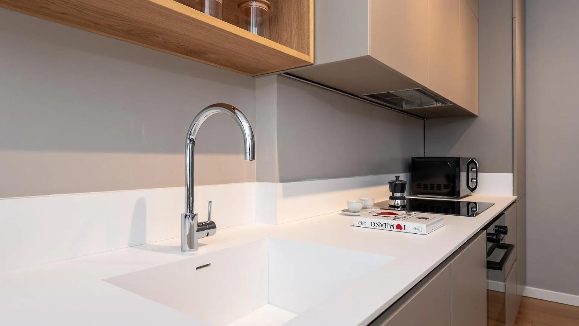 Luxurious & Spacious Flats In Duomo Milan 0*,